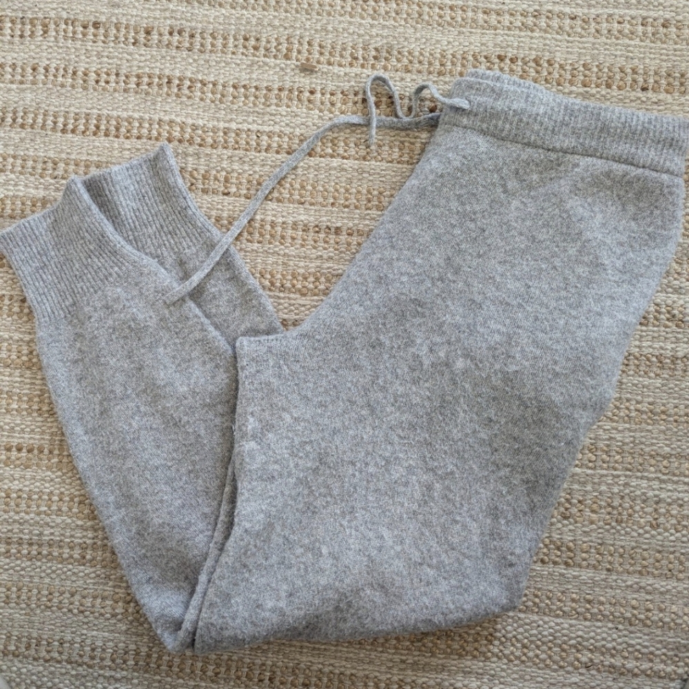 Yummy Sweater Co Grey Jogger Sweatpants Size Large